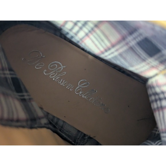 Boots - Picture 3 of 5